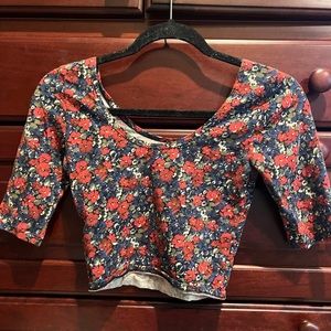 Cropped floral hollister top